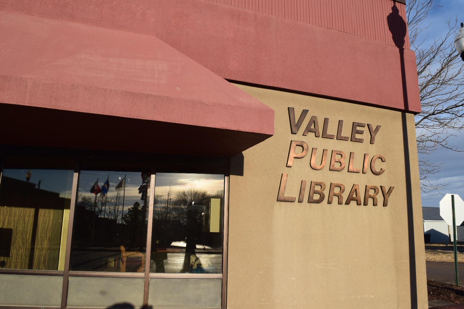 photo of the front of Valley Public Library